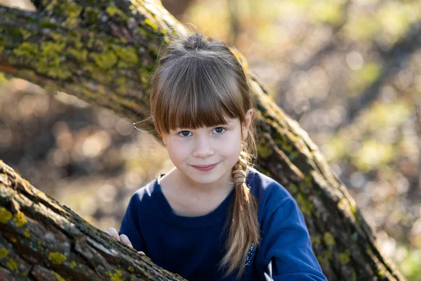 Portrait Pretty Child Girl Standing Tree Trunk Autumn Outdoors — Stockfoto