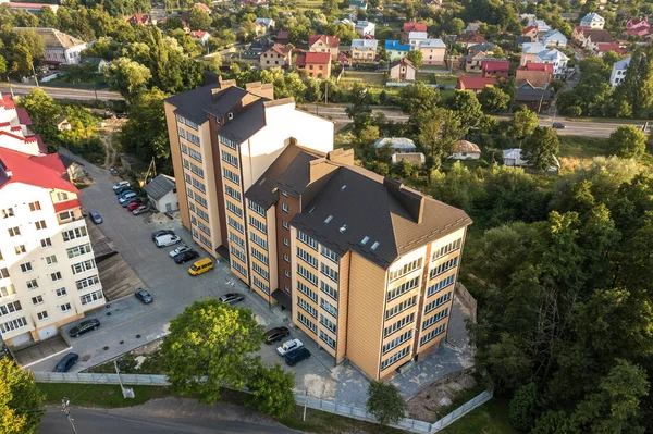 Luftaufnahme Mehrstöckiger Wohnhäuser Grüner Wohngegend — Stockfoto