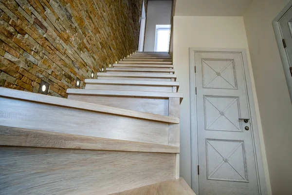 Escadaria Contemporânea Madeira Elegante Dentro Interior Casa Loft Corredor Moderno — Fotografia de Stock