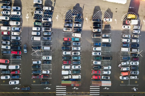 Vista Superior Muitos Carros Estacionados Estacionamento — Fotografia de Stock