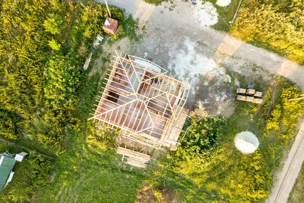 Luchtfoto Van Onafgewerkt Bakstenen Huis Met Houten Dakconstructie Aanbouw — Stockfoto