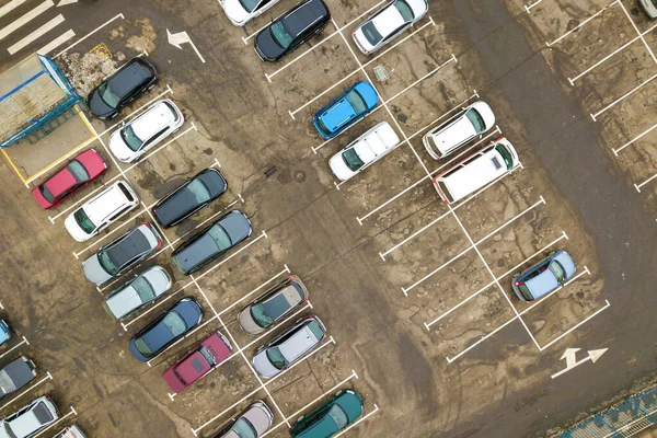 Vista Aérea Arriba Hacia Abajo Muchos Coches Estacionamiento Del Supermercado — Foto de Stock