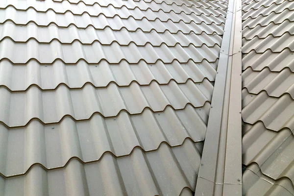 Fechar Estrutura Telhado Casa Nova Coberta Com Folhas Telha Metal — Fotografia de Stock