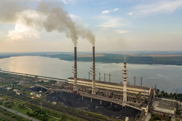 Вид Повітря Труби Високого Димоходу Сірим Димом Вугільної Електростанції Виробництво — стокове фото