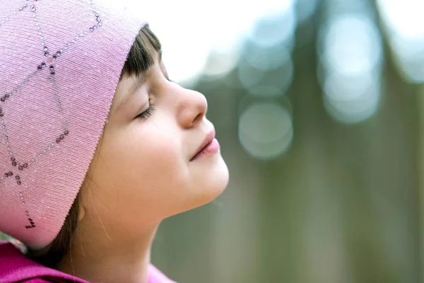 Portret Van Jong Mooi Kind Meisje Dragen Roze Jas Pet — Stockfoto