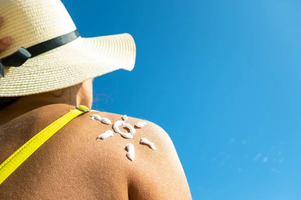 Back View Young Woman Tanning Beach Sunscreen Cream Sun Shape — Stock Photo, Image