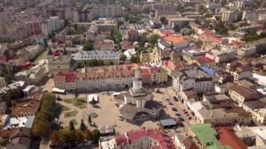 Ukrayna 'nın İvano-Frankivsk kentindeki tarihi merkezin hava manzarası.