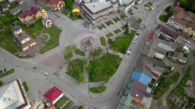 Ukrayna 'nın İvano-Frankivsk bölgesindeki eski Ukrayna başkenti Halych' in hava manzarası.