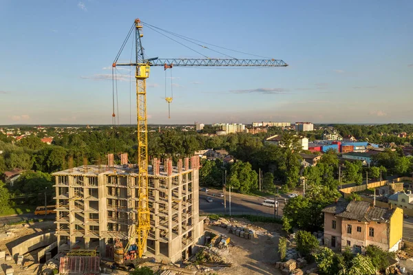 Mieszkanie Lub Biuro Wysoki Budynek Budowie Ściany Murowane Szklane Okna — Zdjęcie stockowe