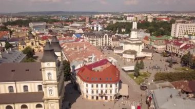 Ukrayna 'nın İvano-Frankivsk kentindeki tarihi merkezin hava manzarası.
