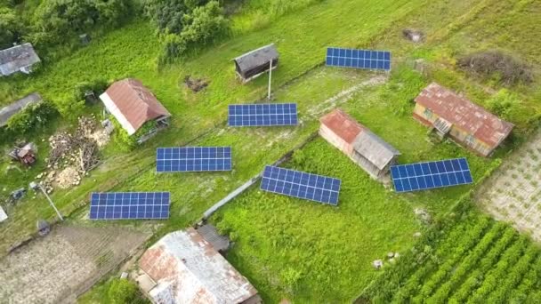 Vista Aérea Arriba Hacia Abajo Los Paneles Solares Zona Rural — Vídeo de stock