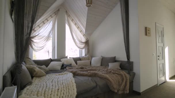 Interieur Van Een Modern Huis Ruime Hal Met Grote Zachte — Stockvideo