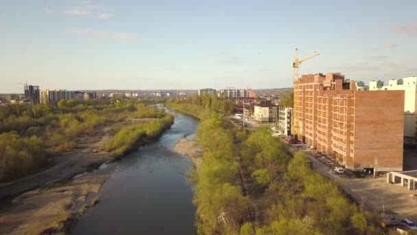 Luftaufnahme Der Stadt Iwano Frankiwsk Ukraine Mit Dem Fluss Bystryzja — Stockvideo