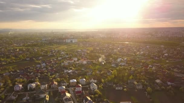 Vista Aérea Zona Rural Ciudad Con Casas Residenciales Atardecer Noche — Vídeo de stock