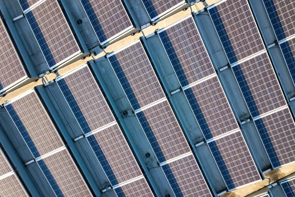 Vista Aérea Muchos Paneles Solares Fotovoltaicos Montados Techo Edificio Industrial — Foto de Stock