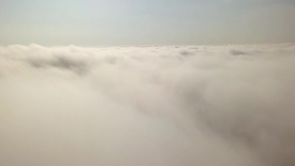 在白云上飞行的空中镜头 — 图库视频影像