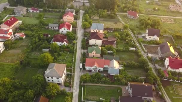 Vista Aérea Zona Residencial Rural Con Viviendas Privadas Entre Campos — Vídeo de stock