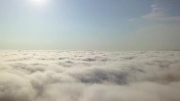 在白云上飞行的空中镜头 — 图库视频影像