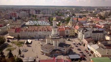 Ukrayna 'nın İvano-Frankivsk kentindeki tarihi merkezin hava manzarası.