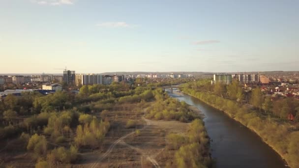 Légi Kilátás Ivano Frankivsk Város Ukrajna Bystrytsia Folyó Magas Lakóépületek — Stock videók