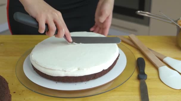 비스킷으로 케이크를 만든다 — 비디오