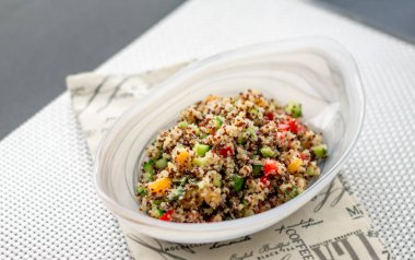 taze quinoa salata