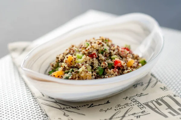 Quinoa salata kasesi — Stok fotoğraf