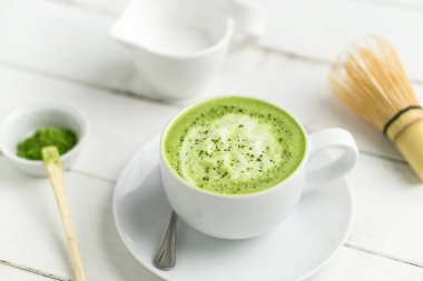 Aksesuarlar arka planda matcha yeşil çay kahve fincan.