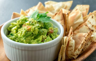 Meksika guacamole yemeği.