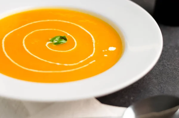 Тыквенный суп со сливками . — стоковое фото