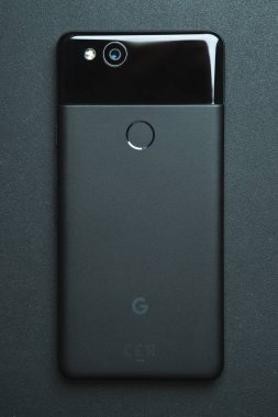 Siyah Google piksel 2 telefon arka düz Lay