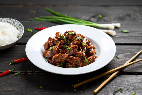 Delicious General Tso's Chicken dish angled view. — Stock Photo, Image