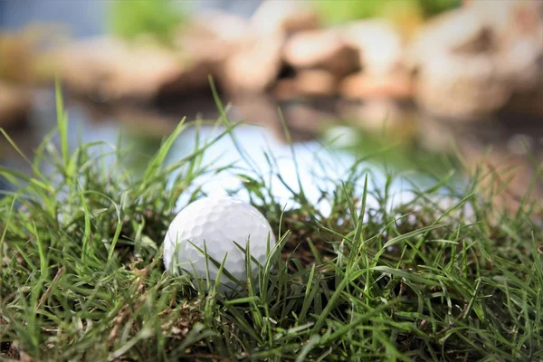 Pelota de golf en bruto — Foto de Stock