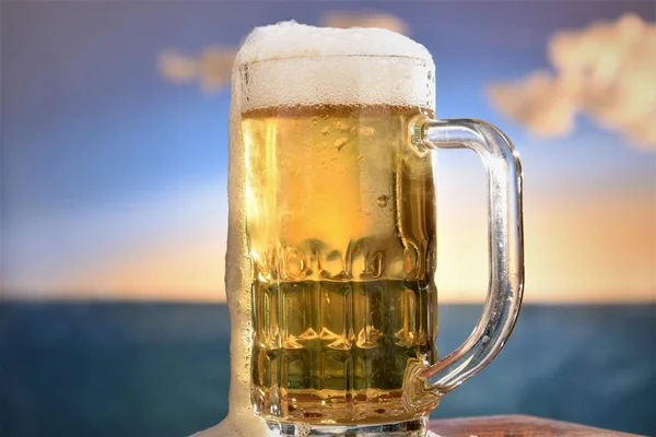 Soğuk bir bira giass — Stok fotoğraf