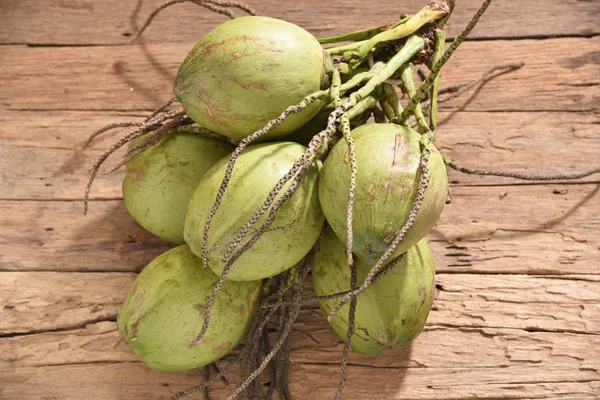 Kokos owoce w kilka — Zdjęcie stockowe