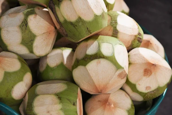 Skórka świeży kokos — Zdjęcie stockowe