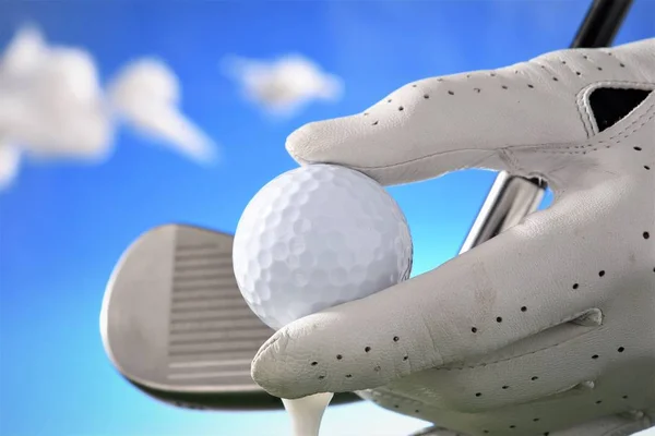 Deitado bola de golfe no tee — Fotografia de Stock