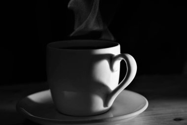 Kahve bardağı sıcak.