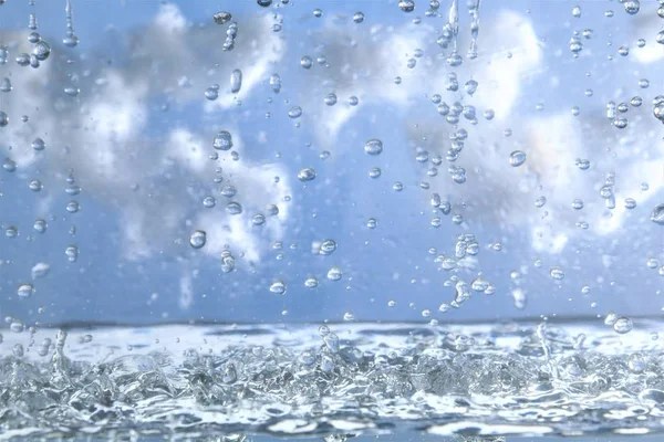 Kropla Deszczu Tle Niebo Chmura Powierzchni Wody — Zdjęcie stockowe