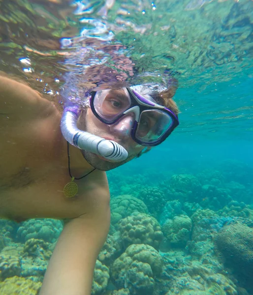 Snorkel in undersea gear dives in coral reef — Stock Photo, Image