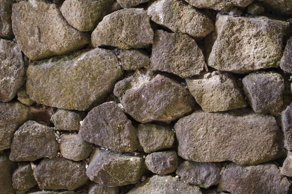 Fundo de parede de pedra ou papel de parede. Projeto de tijolos de pedra cinza irregular — Fotografia de Stock