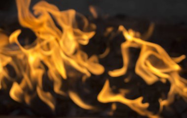 -Sizlik çekmek-kömür sarı yanıyor. Arka plan için soyut bulanık fotoğraf.