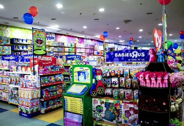 Dumaguete, Filipinas - 26 de novembro de 2016: Departamento de brinquedos no shopping . — Fotografia de Stock
