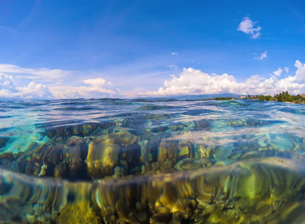 Marine Landscape Transparent Water Sky Transparent Seawater Coral Reef Water — Stock Photo, Image