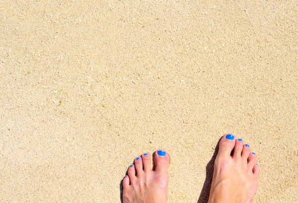 Praia de areia branca foto vista superior para o fundo. Dia ensolarado pelo mar no conceito exótico da ilha . — Fotografia de Stock