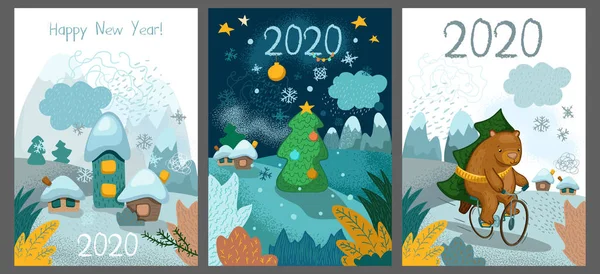 一套三张新年贺卡。 2020年可爱的海报与熊，冷杉树，村庄。 2020年新年贺卡。 可爱的熊和冷杉. — 图库矢量图片