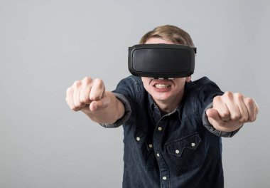 Sanal gerçeklikteki adam