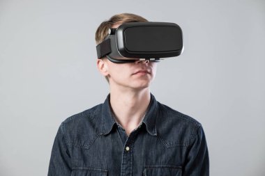 Sanal gerçeklikteki adam