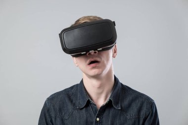 Sanal gerçeklikteki adam