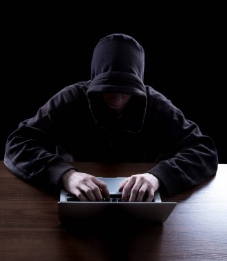 Karanlıkta anonim hacker